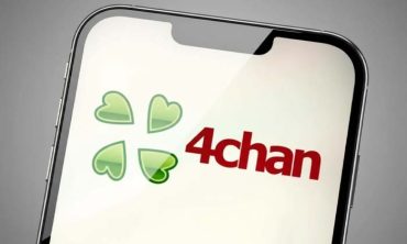logo 4chan sur un smartphone
